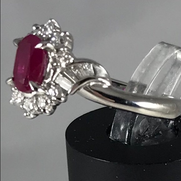 1.13 ctw Ruby & Diamond Ring in Platinum - Picture 4 of 6